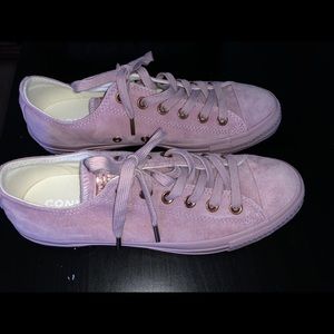 Women’s pale mauve faux suede converse